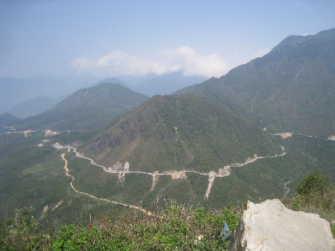 Cung đường Tây Bắc, đoạn giáp ranh Lào Cai và Lai Châu.
