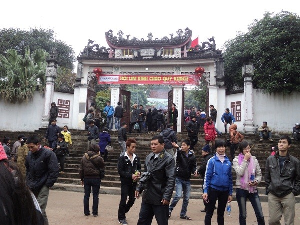 Nhiều du khách đã tìm về hội Lim - Bắc Ninh từ tối 12 (âm lịch)