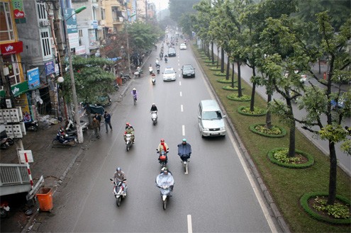 Trong khi đó, ở nhiều tuyến phố ở quận Ba Đình, Đống Đa... đường phố đã thông thoáng hơn.