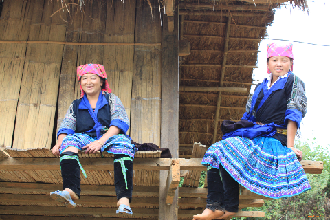 Các cô gái người Mông ở Chế Cu Nha hồn nhiên đầy sức sống.