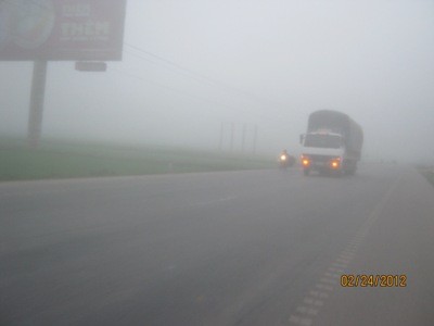 Sương phủ dày đặc đã hạn chế tầm nhìn cho lái xe