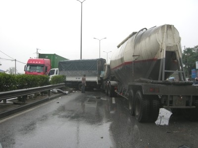 Nguyên nhân vụ tai nạn đang được Công an tỉnh Hưmg Yên làm rõ.