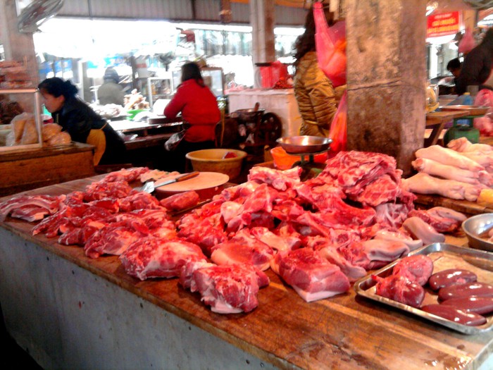 Lượng thịt lợn tiêu thụ giảm mạnh.