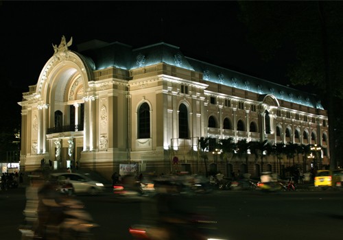 Nhà hát thành phố. Ảnh Lê Thị Ái Linh