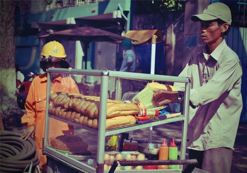 Bánh mì - món ăn đường phố ngon nhất thế giới. Ảnh Na Le