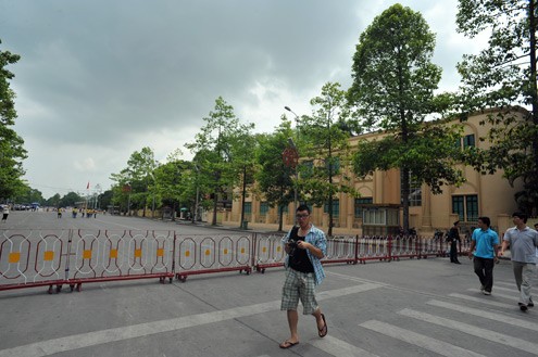 Một đoạn đường Hùng Vương cũng trở thành phố đi bộ bắt đầu từ sáng nay.