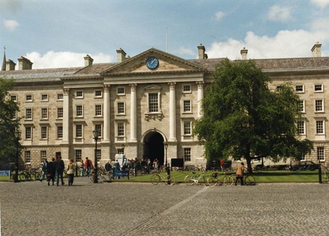 Đại học Trinity Dublin ra đời năm 1592 là trường đại học lâu đời nhất của Ireland