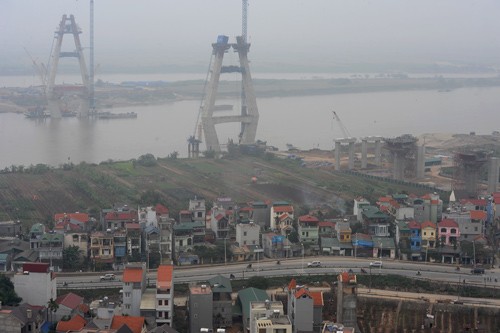 Dự án Cầu Nhật Tân đã chậm tiến độ 2 năm. Ảnh: Hoàng Hà