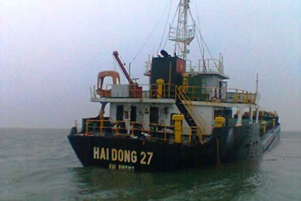 Tàu Hải Đông 27 trị giá hàng chục tỉ đồng trôi dạt tự do trên biển. Ảnh: Anh Tuấn