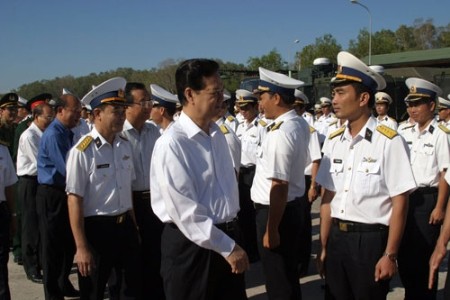 Thủ tướng thăm cán bộ, chiến sĩ Đoàn 681 Hải quân.