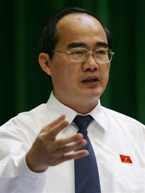 Ông Nguyễn Thiện Nhân, Giáo sư kinh tế, vừa được bầu làm Ủy viên Bộ Chính trị khóa XI.
