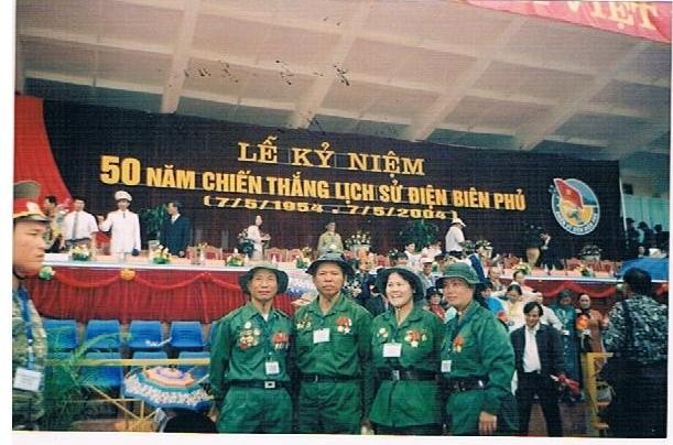 Cựu chiến binh Bùi Văn Lợi (phường Nghĩa Xá, quận Lê Chân, Tp. Hải Phòng) (người đứng thứ 2 phía bên trái qua)