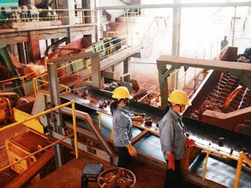 Sản xuất tại nhà máy alumin Tân Rai - Lâm Đồng. Ảnh: VINACOMIN