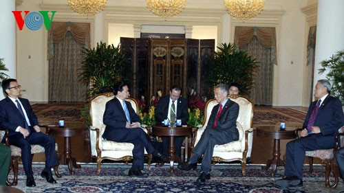 Thủ tướng Nguyễn Tấn Dũng hội kiến Thủ tướng Singapore Lý Hiển Long
