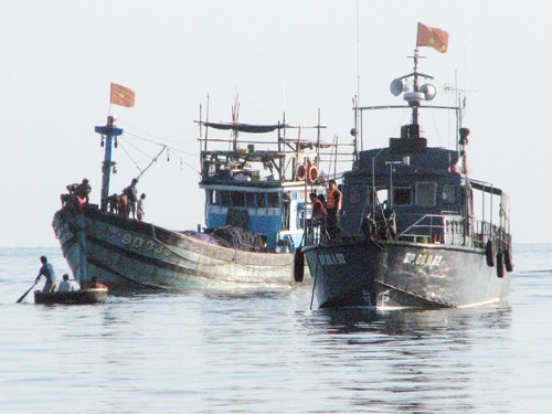 Phó SG-TS Chu Hồi cho rằng: "Không thể để ngư dân “đơn độc” mà cần phải động viên, khích lệ, cổ vũ ngư dân ra khơi bám biển..." - Ảnh: Nguyễn Tú