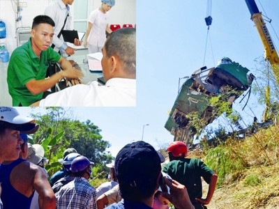 Chiếc xe khách gặp tai nạn được cẩu lên từ độ sâu 8m - phụ xe Trần Phước Hùng. Ảnh: hoài văn.