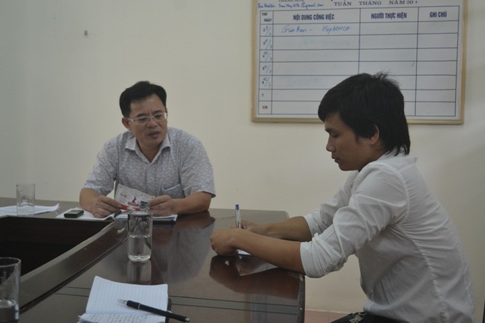 Ông Hà Văn Giáp-phó chi cục vệ sinh an toàn thực phẩm Thanh Hóa trong buổi làm việc với PV