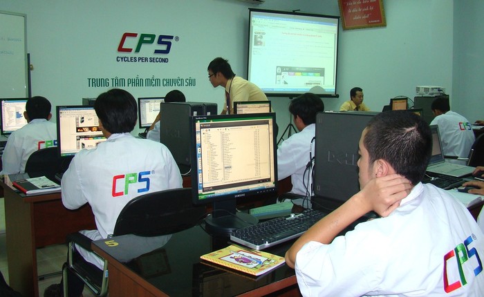 Học viên đang học Phần mềm Smartphone tại CPS Vietnam