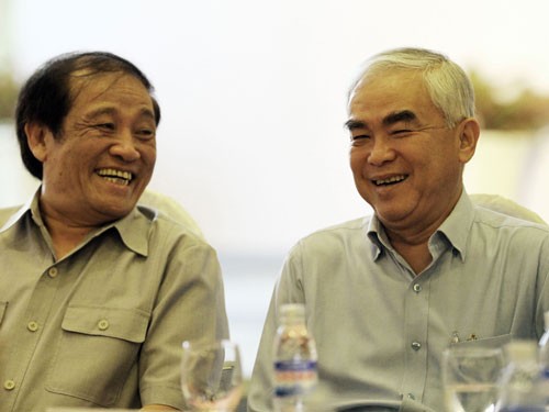 Phó Chủ tịch VFF Lê Hùng Dũng (phải) cho rằng Đại hội nhiệm kỳ VII hoãn sang năm 2014, ông sẽ tranh cử với tư cách ứng viên tự do Ảnh: QUANG LIÊM