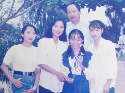 Đây là tấm hình nhân lại của tấm hình gia đình được chị Nguyễn Thị Hương gửi tặng Chủ tịch Fidel Castro.
