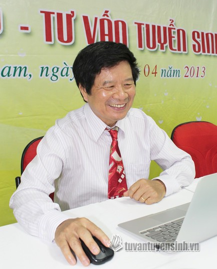 Tiến sĩ Nguyễn Viết Đông – Phụ trách Bộ môn Toán, trang Onthi.net.vn