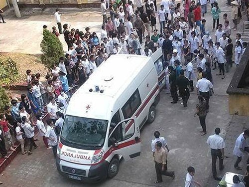 Những người bị thương được đưa tới cấp cứu tại bệnh viện ở Phú Thọ - Ảnh: VNE