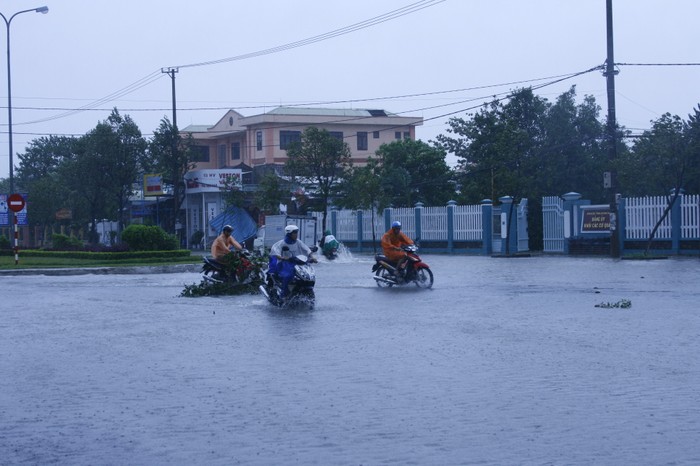Nhiều khu vực bị ngập lụt cục bộ do mưa lớn kéo dài.