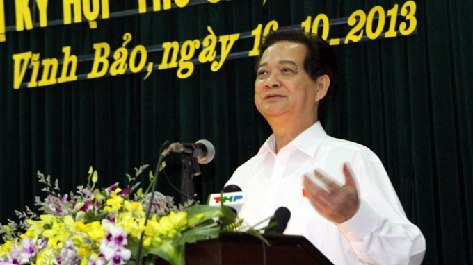 Thủ tướng Nguyễn Tấn Dũng phát biểu tại cuộc tiếp xúc cử tri - Ảnh: V.V.T.
