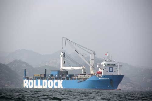 Tàu vận tải hạng nặng Rolldock Sea thuộc sở hữu Công ty Rolldock, có trụ sở tại Hà Lan