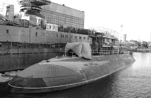 Đầu tháng 12/2012, tàu ngầm Hà Nội có chuyến ra biển lần đầu tiên, chính thức bắt đầu giai đoạn thử nghiệm nhà máy. (Ảnh tư liệu)