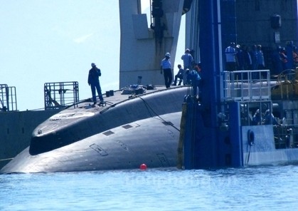 Tàu ngầm kilo Hà Nội hạ thủy sáng nay. Ảnh: Tiền Phong