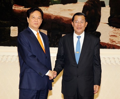 Thủ tướng Nguyễn Tấn Dũng và Thủ tướng Campuchia Hun Sen - Ảnh: VGP/Nhật Bắc