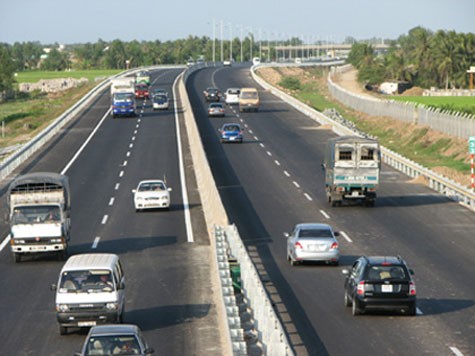 Tổng Công ty Đầu tư Phát triển và Quản lý dự án Hạ tầng Giao thông Cửu Long khẳng định sẽ thu phí đường cao tốc TpHCM – Trung Lương (ảnh: Internet).