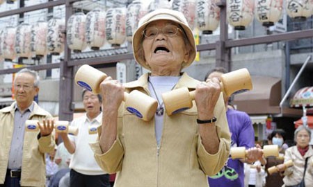 880.000 người về hưu tại Nhật Bản chịu ảnh hưởng bởi vụ bê bối của AIJ. Ảnh minh họa: Internet.