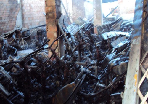 Hiện trường vụ cháy cửa hàng xe máy tại Kon Tum. Ảnh: Nguyên Lộc
