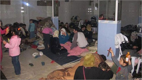 Người dân Syria tại một nơi trú ẩn. Ảnh: AP
