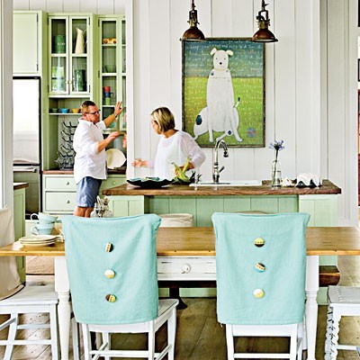 Phòng ăn màu xanh dương và xanh lá