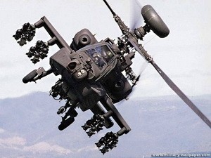Apache là loại máy bay trực thăng tiến tiến, được trang bị hỏa lực mạnh và tên lửa, có khả năng phát hiện và tấn công mục tiêu cả vào ban đêm. Ảnh: Reuters