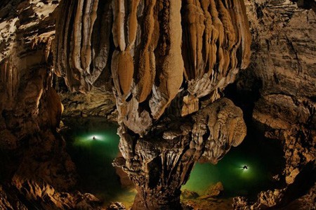 Hang Sơn Đoòng được phát hiện trước đó lớn nhất thế giới và có cấu trúc thạch nhũ nguyên sơ rất đẹp.