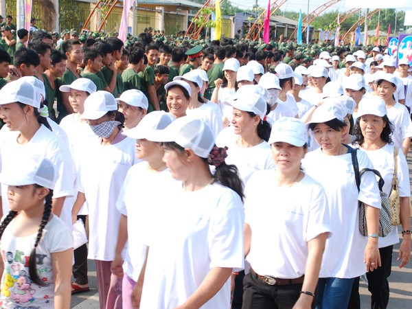 Hơn 7.000 người tham gia lễ phát động tại thị xã Tây Ninh.