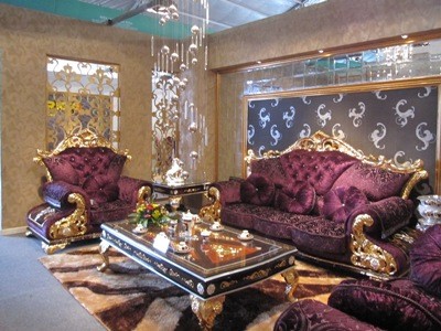 Tại triển lãm quốc tế VIETBUILD diễn ra từ ngày 24/3 - 28/3/2012, gian hàng trưng bày các sản phẩm có dát vàng 24k đã thu hút sự quan tâm của đông đảo người xem. Ảnh: Bộ sofa VIP có giá 1,05 tỷ đồng