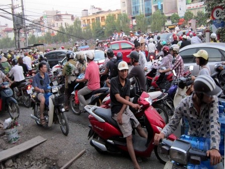 Cảnh hỗn độn giao thông ở Hà Nội là chuyện thường nhật. Ảnh: Nguyễn Khuê