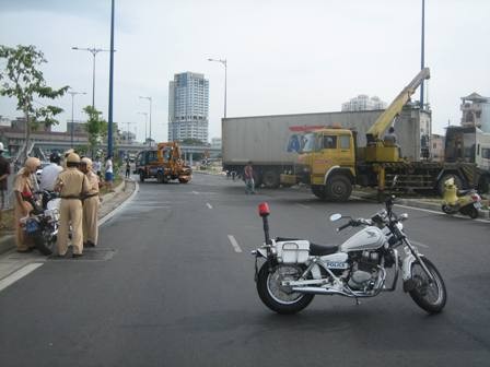 Hiện trường vụ tai nạn ngày 13/3/2011 trên đường Võ Văn Kiệt. Ảnh: Trung Kiên