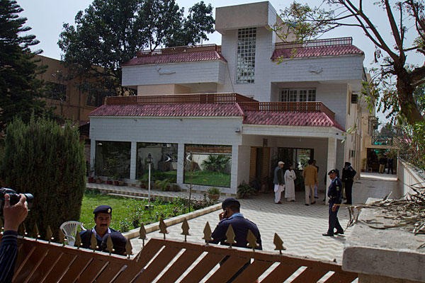 Ngôi nhà được cho là nơi giam giữ 3 người vợ của Bin Laden. Ảnh: CNN.