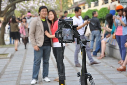 Chế độ hẹn giờ và chân máy được sử dụng trong trường hợp tự động chụp hình.