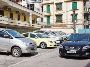 Bảo hiểm xe mới tỷ lệ thuận với sự ra đi của các bãi đỗ xe tại Hà Nội