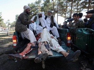 Thi thể nạn nhân vụ đánh bom ở Herat. Ảnh: AFP.