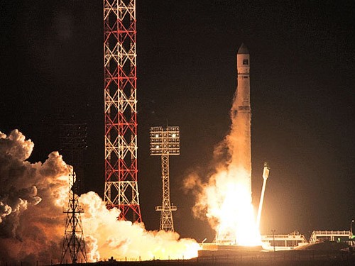 Tàu thăm dò vũ trụ không người lái Phobos -Grunt được phóng từ sân bay vũ trụ Baikonur, Kazakhstan. Ảnh: Syrycuse.