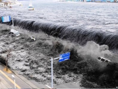 Hình ảnh sóng thần từng xảy ra trên thế giới. Ảnh minh họa.