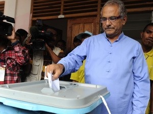 Đương kim đồng thời là ứng cử viên Tổng thống Jose Ramos-Horta bỏ phiếu tại điểm bầu cử ở Dili, ngày 17/3 vừa qua. Ảnh: AFP/TTXVN.